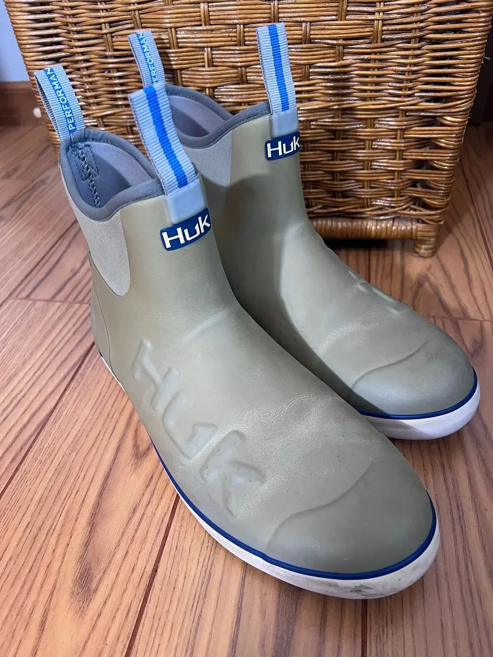 HUK Sz 12 Men’s Rogue Wave Fishing Boots Rain Work Chore Rubber Fisherman Farm